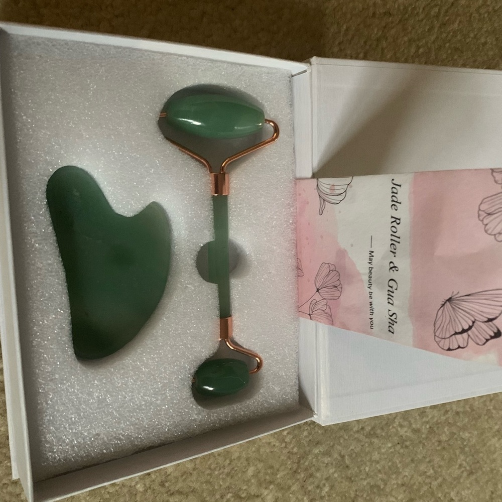 Jade roller and Gua Sha